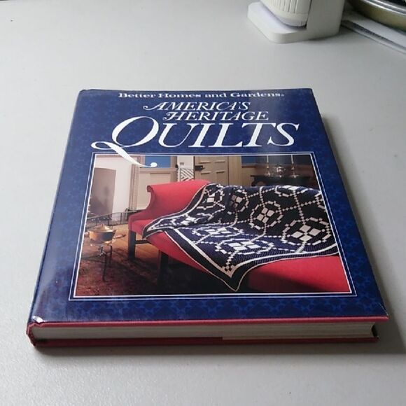 Better Homes and Gardens Blue Heritage Quilt - Picture 1 of 7